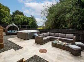 Northumberland Hot Tub Haven for 10 in 5 ensuite bedrooms