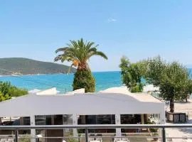 Beachway luxury studio A B