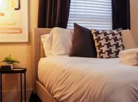 Lafayette Hideaway - Private Room with Kitchen & Parking