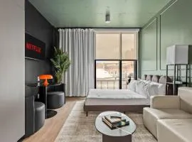 Ybor City Studio Free Parking Mins to DT