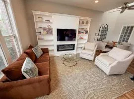 Downtown Condo - 2BR 2BA Walk to Everything