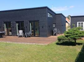 Blokhus - tæt på by og strand，位于布洛克胡斯的酒店