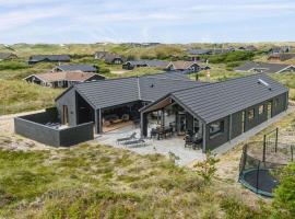 Cozy Home In Ringkøbing With Sauna，位于灵克宾的酒店