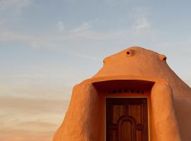 Sanadora - Organic Earthern Desert Domes - Sustainable Stays Under the Stars，位于特灵瓜的酒店