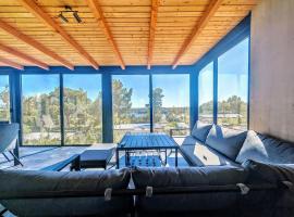 Sea view Bellora by Vellaris, Luxury Mobile Home，位于木洛希尼的酒店