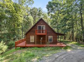 Remote Cabin WV Retreat-Escape from the Norm，位于Mathias的酒店