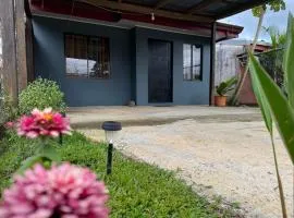 Casa Colibrí Encanto Rústico y Comodidad Moderna -La Fortuna