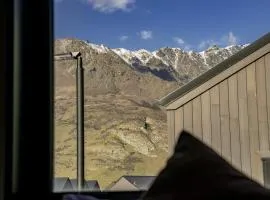 Apres Peak - Queenstown Holiday Home