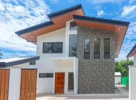 Casa Cretaceous Modern villa 10 min walk to the beach