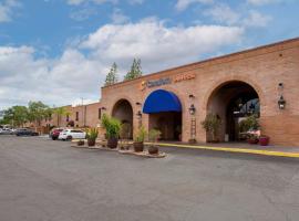 Comfort Suites Tucson near Sabino Canyon，位于土桑的酒店