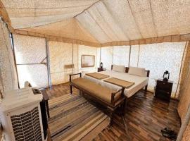 THE VaNASHRYA RESORT & JUNGLE SAFARI，位于萨瓦伊马多普尔的酒店