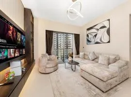 Skyline View - 2 Balconies - Pool plus Gym - Sleeps 8