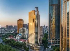 天津五大道小白楼地铁站亚朵酒店