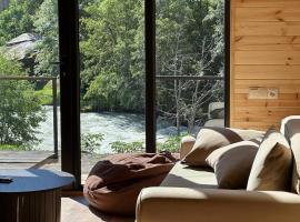 Tetnuldi River Chalet，位于梅斯蒂亚的木屋
