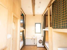 Crazy Growth Youth Hostel，位于Hom的青旅