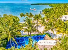 PRIVATE BEACH Pickleball Court and Tiki Bar Heated Pool Designated Paradise Key