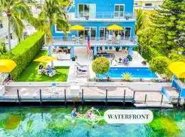 Waterfront Covered alfresco lounge Heated Pool Anchor Key