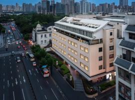 Crystal Hotel Shanghai The Bund Yu Garden，位于上海的酒店