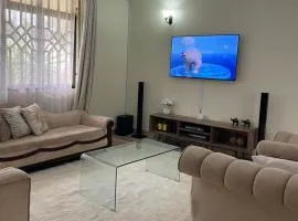 Home Haven- 3 Bedroom Apartment