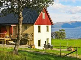 6 person holiday home in Alsvåg