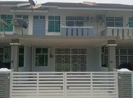 A&Z Homestay Kangar with 4 Bedroom 3 Bathroom