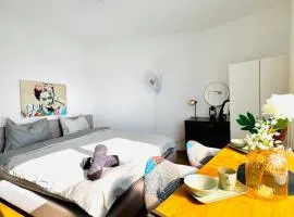 Comfortable Private Rooms in 5BR Apartment Near Kaufpark Alterlaa