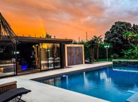 CasaKadd002LuxuryHeated Pool Garden Patio Barbeque，位于Civé的酒店