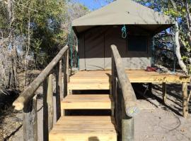 Hippo Lagoon Tent On Deck，位于马翁的酒店