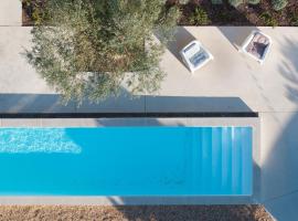 Malas a Montes - Alentejo Rural Retreat with Lap Pool near the beach，位于São Bartolomeu da Serra的酒店