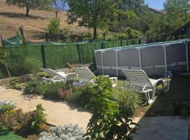 Yellow hill Batinac，位于丘普里亚的酒店