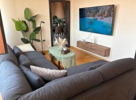 Relax & Sunshine - Modern 2BR Apartment, 100m2, nature view, 30 min from San Teodoro - Ideal for families, groups & Smartworkers，位于贝尔基达的酒店