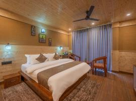 The Kufri Retreat I Conference I Vacations I MICE I Family Events I Open Air Terrace I Sky Bonfire I Wooden Rooms With Pvt Balconies I by Exotic Stays，位于库夫里的酒店