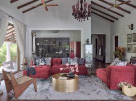 Villa Lirio by tisyastays，位于尼禄的酒店