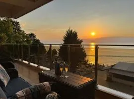 Park Elysee Lakefront Premium Apartment