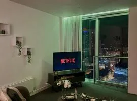 Luxurious Rotunda City View Apartment in Birmingham City Centre