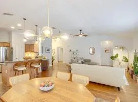 3 Mi to Escambia Bay Home with Deck and Private Yard!