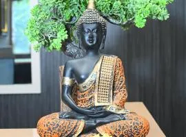 Hotel Maitreya Inn near CMC Hospital, VIT, Sripuram Temple,Naruvi Hospital