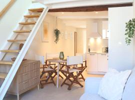New! Beach Escape in Old Antibes，位于昂蒂布的酒店