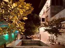 Saro Luxury - Beach view