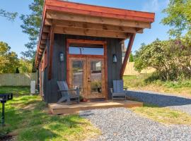 1 Mile to Downtown West Jefferson Camping Cabin #4，位于西杰斐逊的酒店