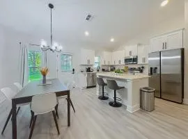 Full 3 BR 2 BA Home in Ocala Close to Key Sights