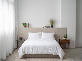 Cozy home with garden in Malmö - two double beds room，位于马尔默的酒店