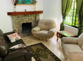 Casa Campestre Poblado para 10H San Lucas 106，位于麦德林的酒店