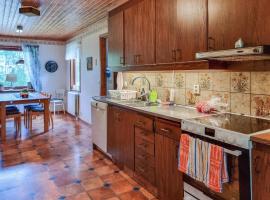 Cozy Home In Hestra With Wifi，位于Hestra的酒店