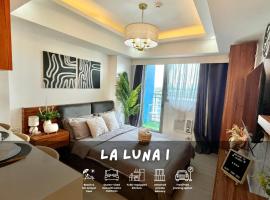La Luna I - Studio for Couples with Mt Arayat View，位于圣费尔南多的海滩酒店