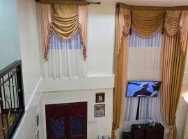 Beautiful four bedroom home，位于塔里萨伊的酒店