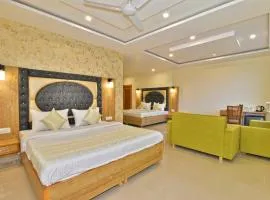 Dharamshala Luxury Hotel Pine View- Free Parking-cricket stadium 5 km-Mountain View-Felling like you are stay in 5 Star Hotel