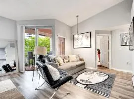 2 Br 2 Bath Waterfront Apt Walking To Beach