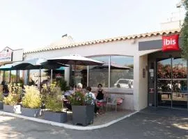 纳博讷宜必思酒店
