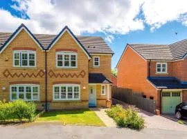 Long Term Stay 4 Bed 3 Bath & Parking Wrexham